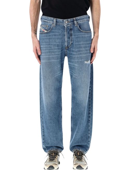 Relaxed Fit Denim Jeans with Modern Aesthetic - Size 32