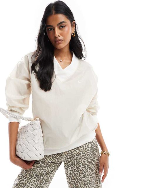Windrunner woven long sleeve crew neck top in orewood-Neutral