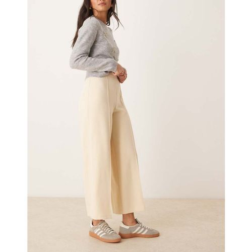 ASOS DESIGN Womens tailored clean ankle grazer wide leg in buttermilk - Yellow