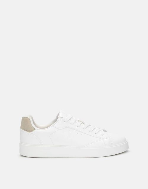 Sneakers in white