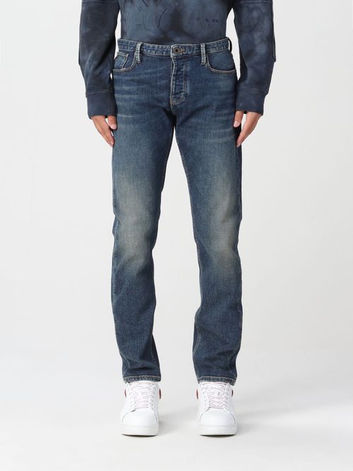 Jeans in denim