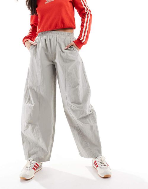 Stradivarius barrel parachute pants in gray-Green