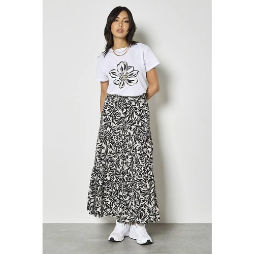 Apricot Women's Leaf Print Tiered Midi Skirt in Black