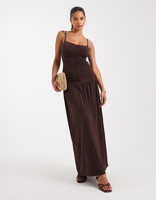 Scoop neck ruched maxi dress in chestnut-Brown