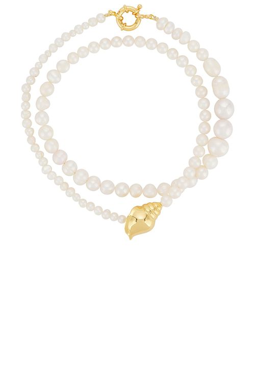 Timeless Pearly Shelly Necklace in Multico - White.  a