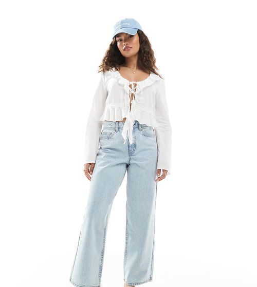 Miss Selfridge Petite baggy jeans in light bleach wash-Blue