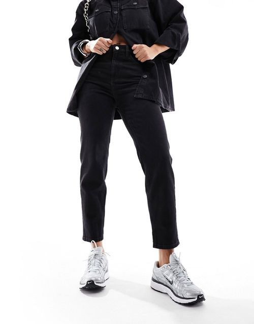 Relaxed mom jeans in black