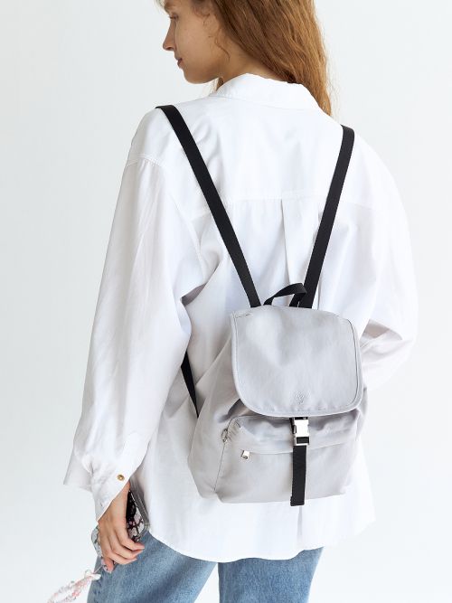 vey 여성 Mini Flap Backpack 