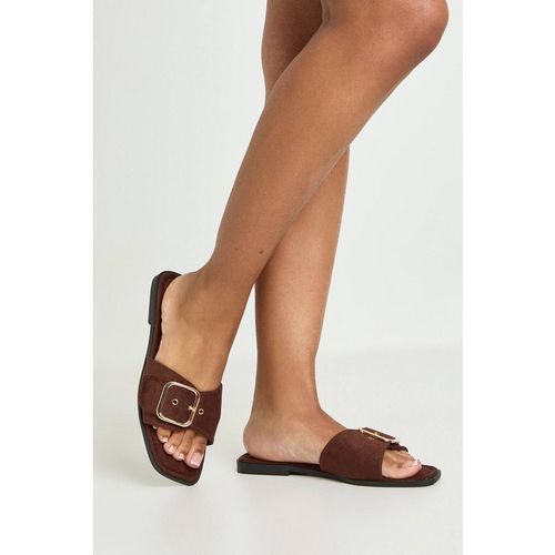 Boohoo Women's Faux Suede Oversized Buckle Detail Sliders in Chocolate