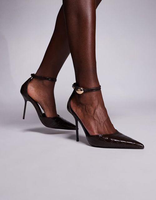 Metal hardware heeled shoes in brown croc