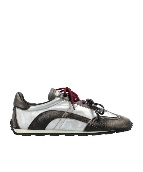 Round-toe sneakers