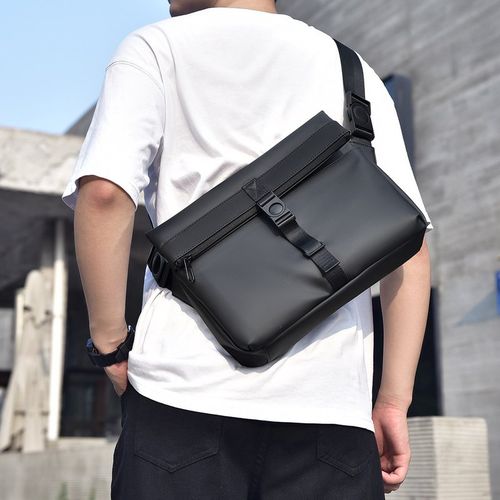 New shoulder fashionable men's lihtweiht waterproof backpack, trendy business crossbody ba, lare capacity mailman