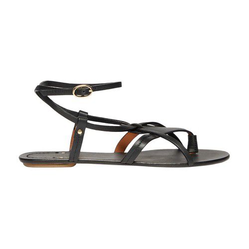 Flat sandals