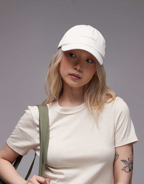 Linear cap in off white