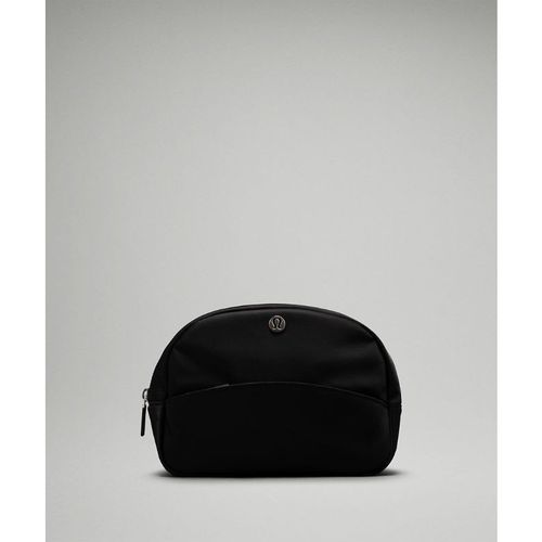 Lululemon – City Essentials Pouch Bag 4L – Color Black/Silver