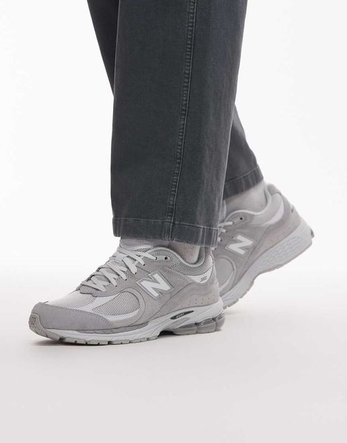 2002 unisex trainers in white and grey