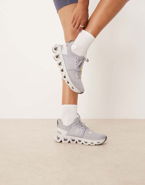 ON Cloudswift 4 running trainers in purple