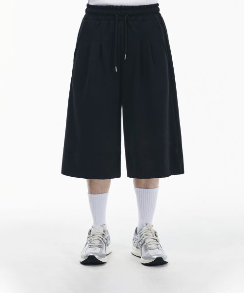 Two-Tuck Regular Bermuda Training Pants