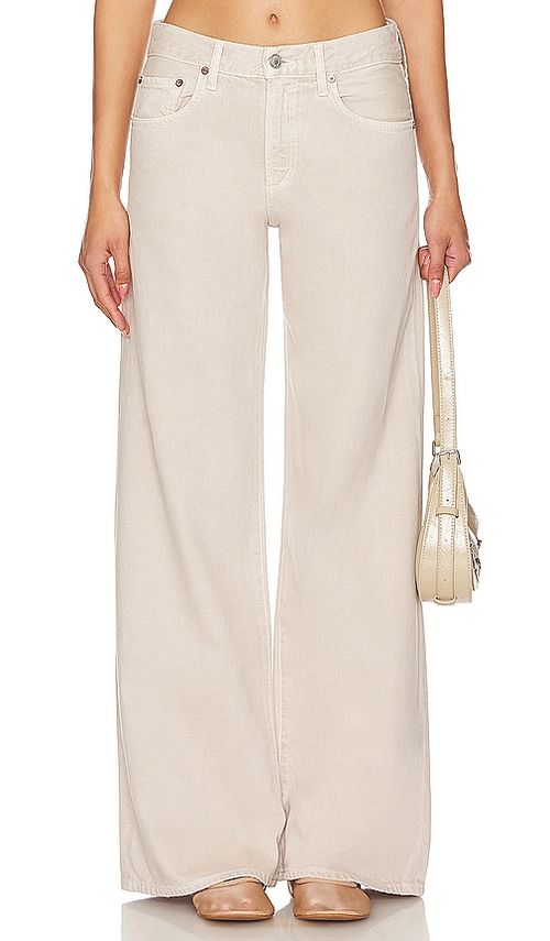 AGOLDE Clara Low Rise Baggy Flare Jeans in Tusk - Light Grey. 34 also in