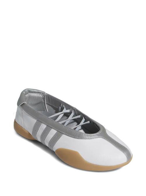 Taekwondo Mei "Cloud White/Silver Metallic/Gum" sneakerinas