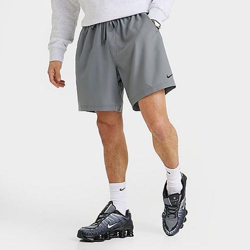 Men's Form Dri-FIT Unlined 7" Versatile Shorts in Smoke Grey/Black