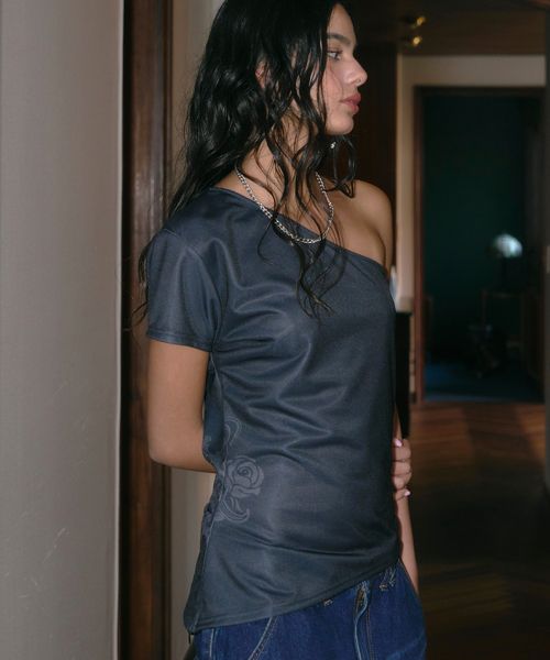 BURST IN TO ROSE ONE SHOULDER TOP BLACK