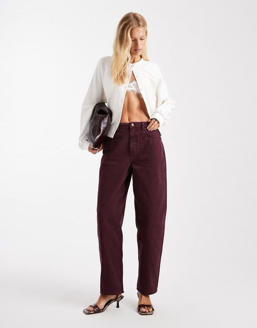 Barrel leg jeans in burgundy-Red