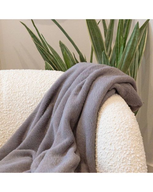 480 Gsm Thread Count Faux Fux Embrace Throw