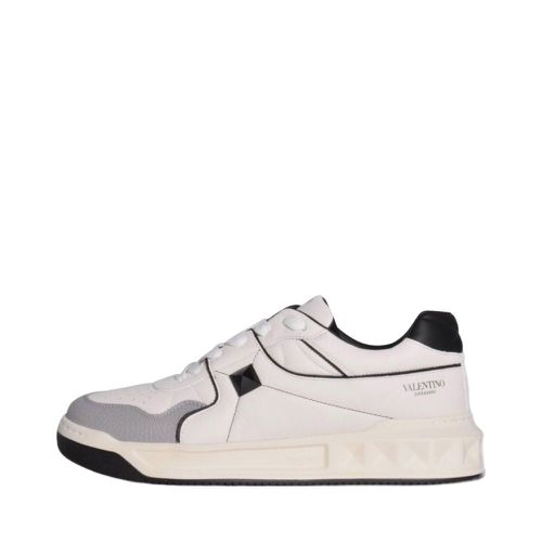 Valentino Garavani Valentino Garavani White Black Pastel Grey Upper Lambskin Leather Ovis Aries Aries Upper Polyester Outsole Plastic Materials Lining Shoe Cowhide Bos Taurus Lining Shoe Polyester Sneaker