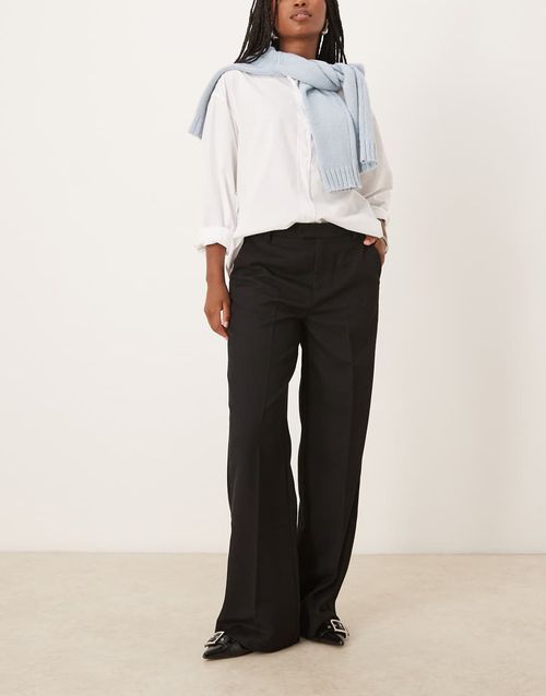 Tailored wide leg pants in black