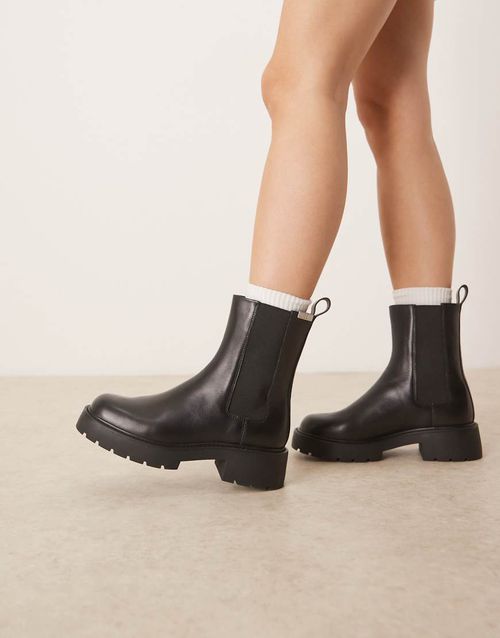 Chunky chelsea boots in black