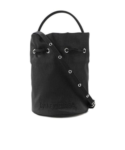 Wheel drawstring bucket bag