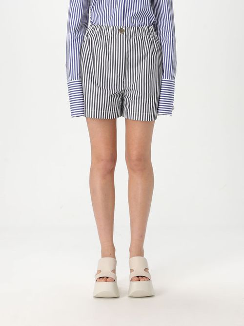 Short Woman color Black