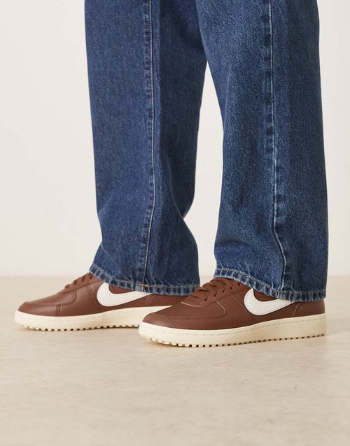 Field General sneakers in brown and off white