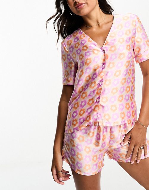 Satin shirt and short pajama set in retro print-Multi
