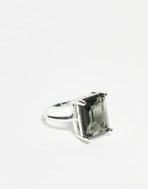& square green gem ring in silver