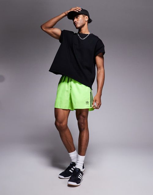 Adicolor sprinter shorts in lime-Green