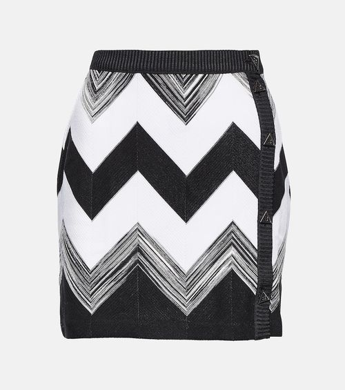 Zig-zag knitted miniskirt