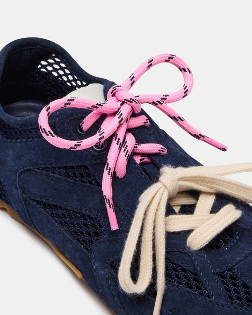 Steve Madden Women's Aziel Sneaker & Shoelace Pink Bundle