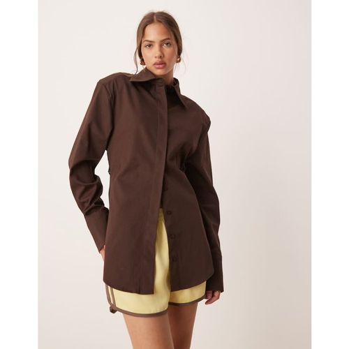 ASOS DESIGN Womens cinch shoulder pad shirt with tie back in chocolate - Brown