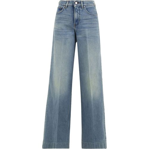 Indossa i jeans più pieni