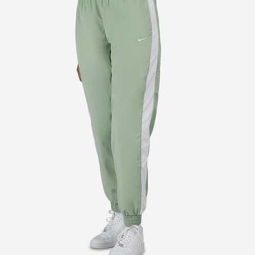 Women's NSW Classic Wovens UV Protection Mid-Rise Loose Joggers in Green