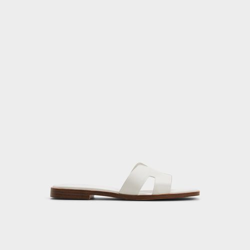 Itsandalb in White