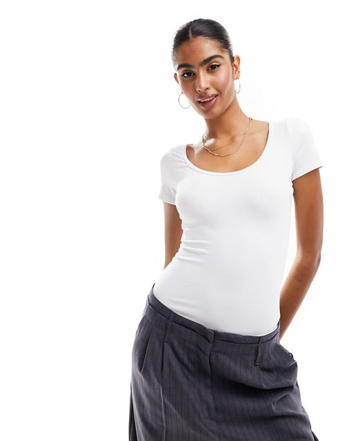 Seamless scoop bodysuit in white