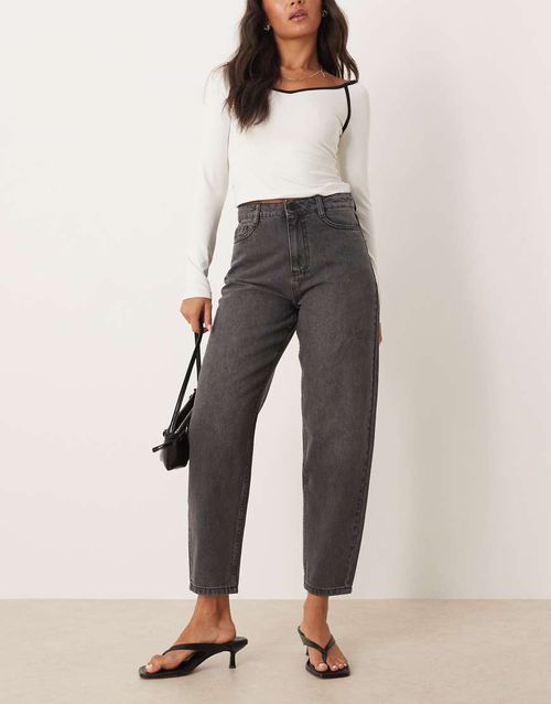 Barrel leg jeans in washed black