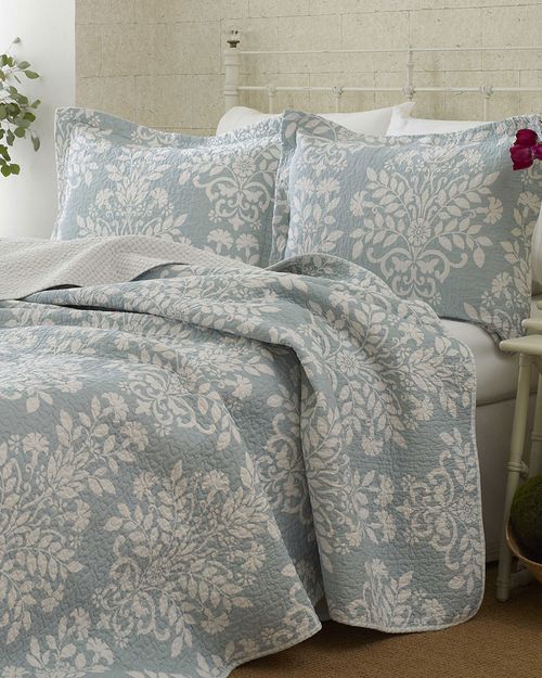 Rowland Quilt Set