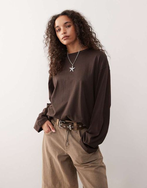Oversized long sleeve t-shirt with side slits in chocolate brown