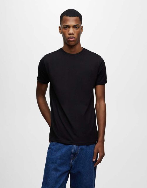 Basic muscle fit t-shirt in black