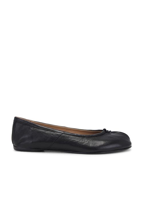 Maison Margiela Tabi Ballerina Flat in Black - Black. 38 also