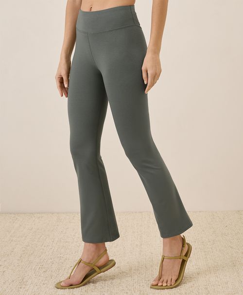 Women's Castor Green On the Go-To Cropped Bootcut Legging